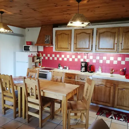 La Croix Saint Jean Apartment *